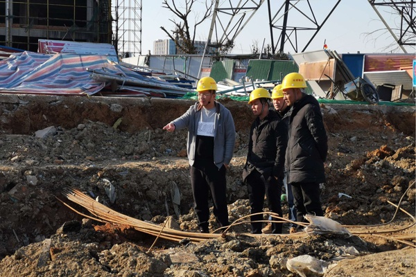 南昌市政建設(shè)黨委副書記總經(jīng)理王海龍到洛陽(yáng)東路綜合改造工程指導(dǎo)工作600400P7.jpg