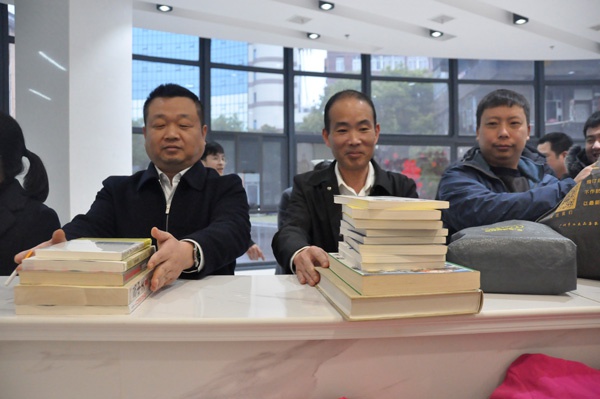 南昌市政建設集團開展學雷鋒文明城市共創(chuàng)共建舊物兌換活動2.jpg