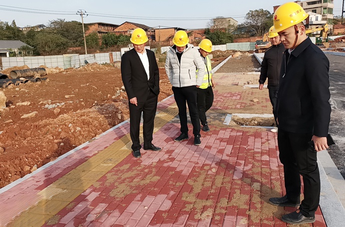 南昌市政建設(shè)集團領(lǐng)導深入一線督導檢查安全生產(chǎn)工作6911.jpg