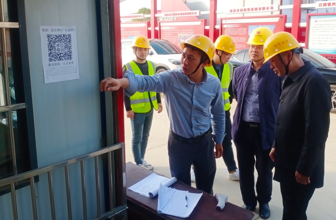 張世東深入市政公用城項(xiàng)目、秦坊安置房項(xiàng)目、南昌高鐵東站新區(qū)項(xiàng)目督查質(zhì)量、安全、揚(yáng)塵治理工作