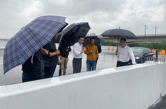 徐旭前往南昌縣河洲路項(xiàng)目、小藍(lán)大道快速化項(xiàng)目調(diào)研pg