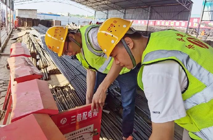 南昌市政建設(shè)集團扎實推進高溫季節(jié)安全生產(chǎn)和防暑降溫工作
