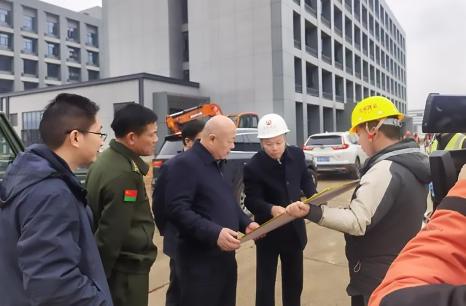 新建區(qū)人大常委會黨組書記、主任錢和平來到市政綠色建材科技產(chǎn)業(yè)園項目調(diào)研