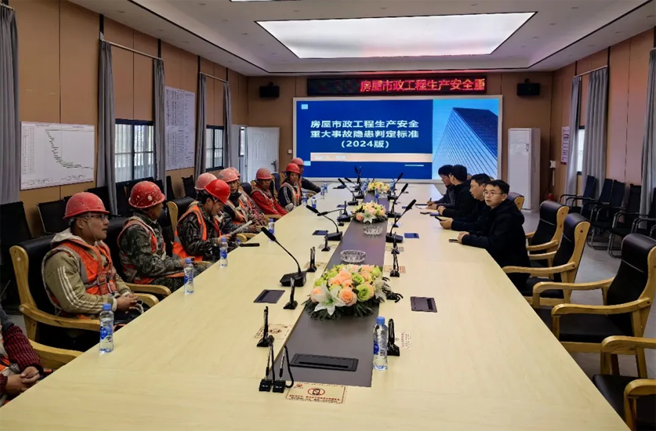 高處作業(yè)安全培訓(xùn)｜腳手架搭設(shè)、防墜落措施與事故警示教育
