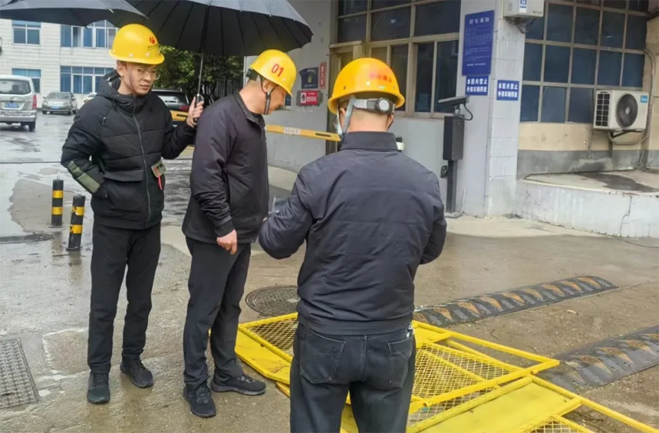 徐旭調(diào)研南昌縣小藍大道、青云譜污水接駁工程｜施工進度與安全文明管理